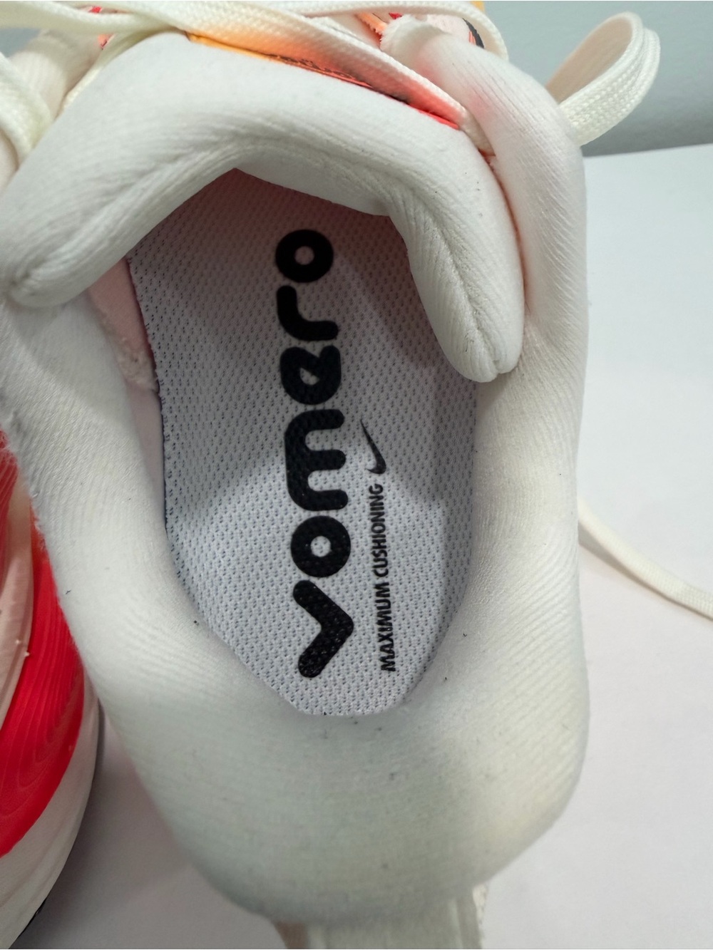NIKE Vomero 18 Women's White Pink Orange HM6804-100 Running Mesh ZoomX Shoes (6) - Picture 14 of 16